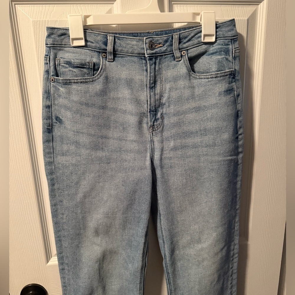 Women's American Eagle Mom Straight Jeans Size 8 - Picture 2 of 8